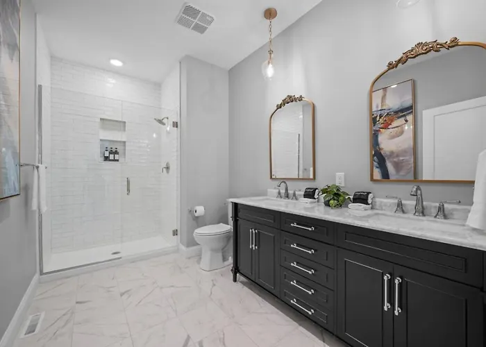 Immaculate Penthouse Double King On Butler St With Rooftop Deck And Free Off Street Parking Pittsburgh