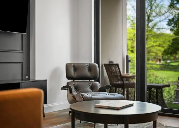 Immaculate Penthouse Double King On Butler St With Rooftop Deck And Free Off Street Parking Pittsburgh