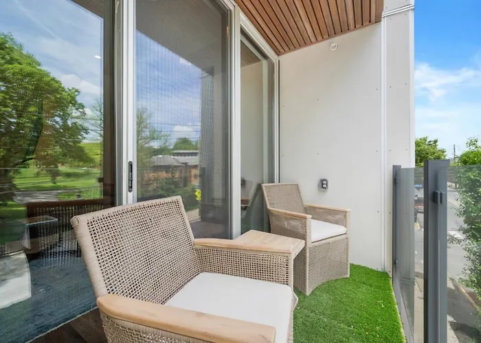Immaculate Penthouse Double King On Butler St With Rooftop Deck And Free Off Street Parking Pittsburgh