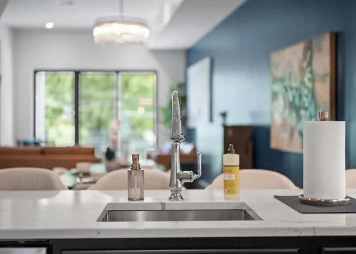 Immaculate Penthouse Double King On Butler St With Rooftop Deck And Free Off Street Parking Apartamento *