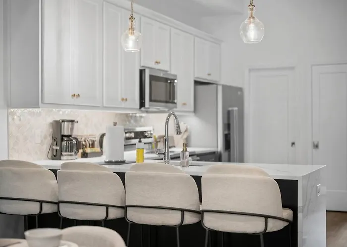 Immaculate Penthouse Double King On Butler St With Rooftop Deck And Free Off Street Parking Pittsburgh
