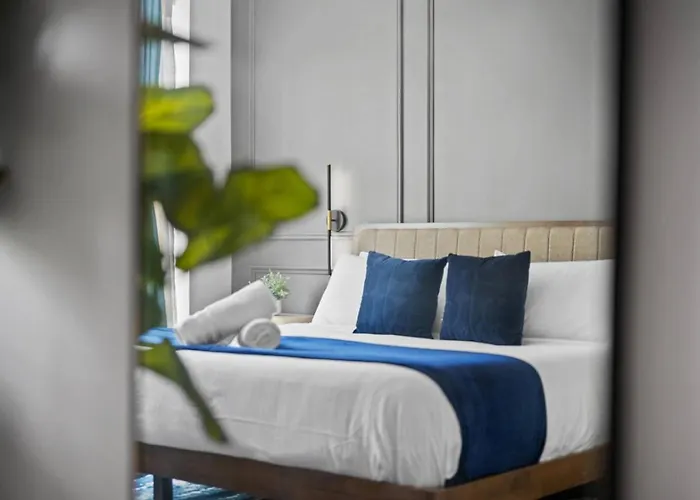 Immaculate Penthouse Double King On Butler St With Rooftop Deck And Free Off Street Parking * Pittsburgh