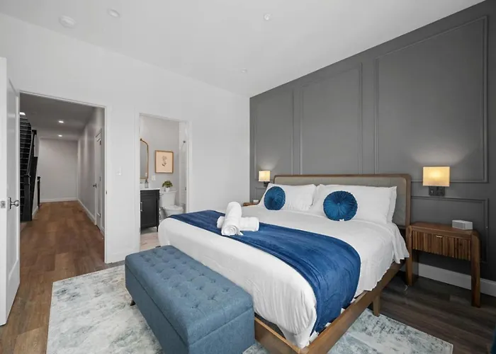Immaculate Penthouse Double King On Butler St With Rooftop Deck And Free Off Street Parking * Pittsburgh