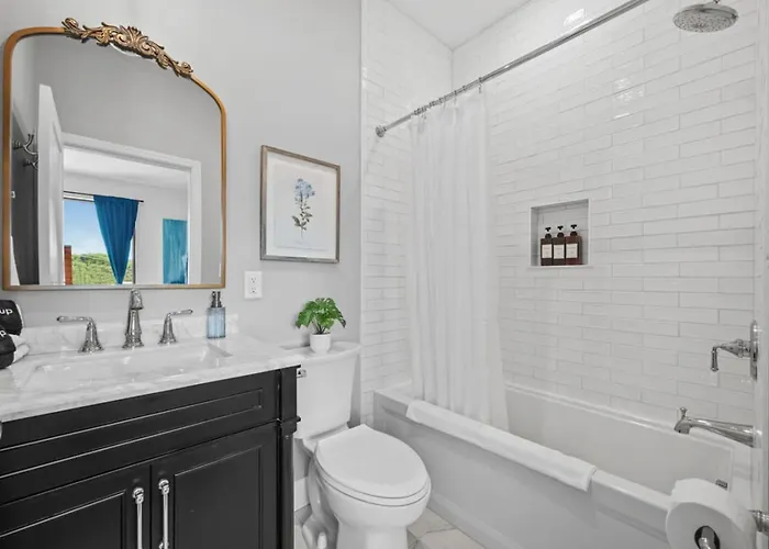 Immaculate Penthouse Double King On Butler St With Rooftop Deck And Free Off Street Parking Apartamento