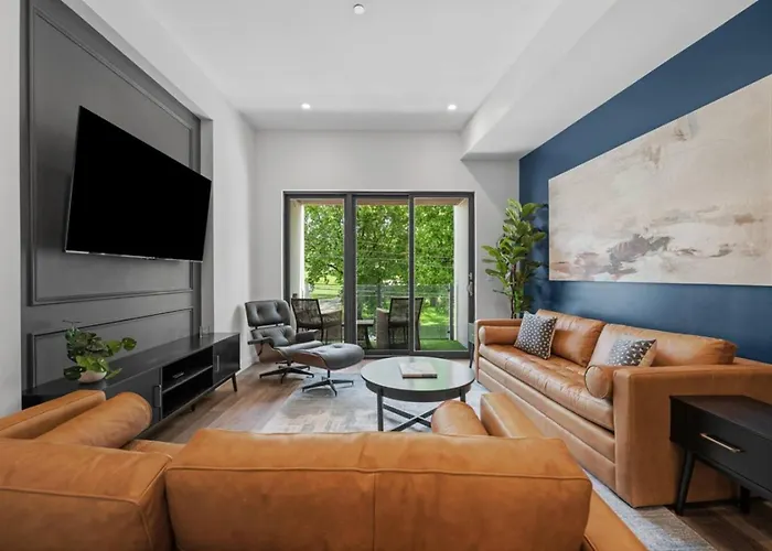 Immaculate Penthouse Double King On Butler St With Rooftop Deck And Free Off Street Parking Pittsburgh